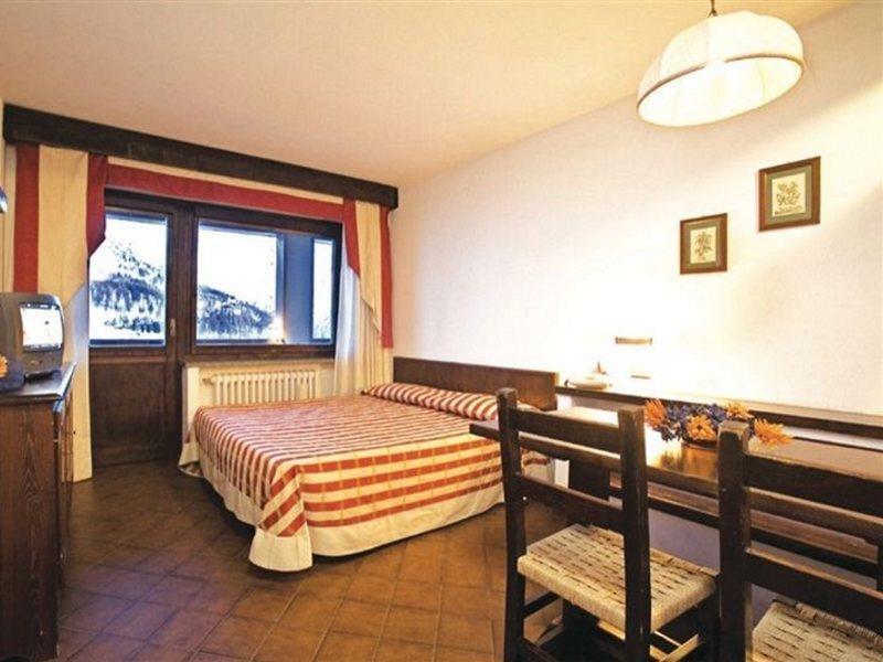Hotel Ski Club I Cavalieri Rta Colle Colle Sestriere Exteriör bild