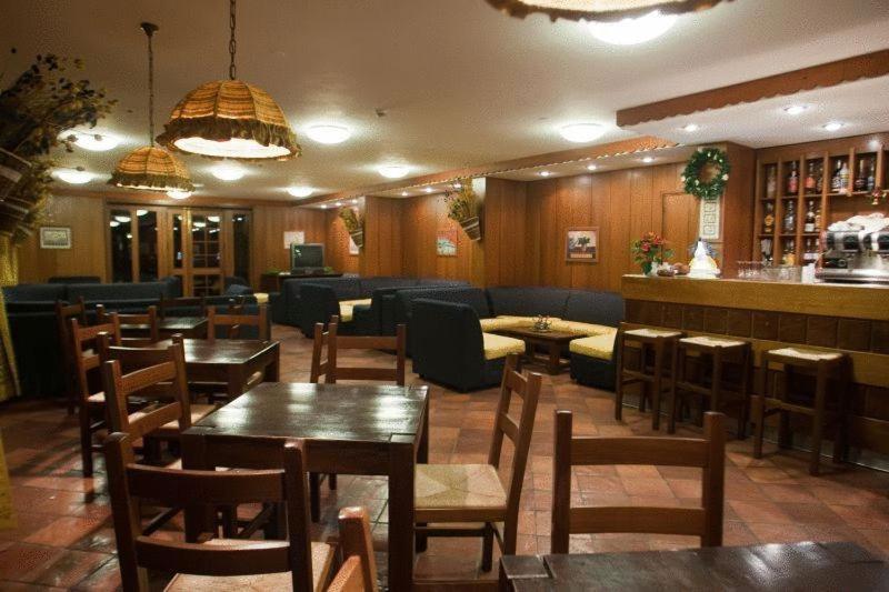 Hotel Ski Club I Cavalieri Rta Colle Colle Sestriere Exteriör bild